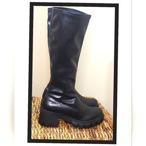 NWB. Black Shaft Boot.....size 8